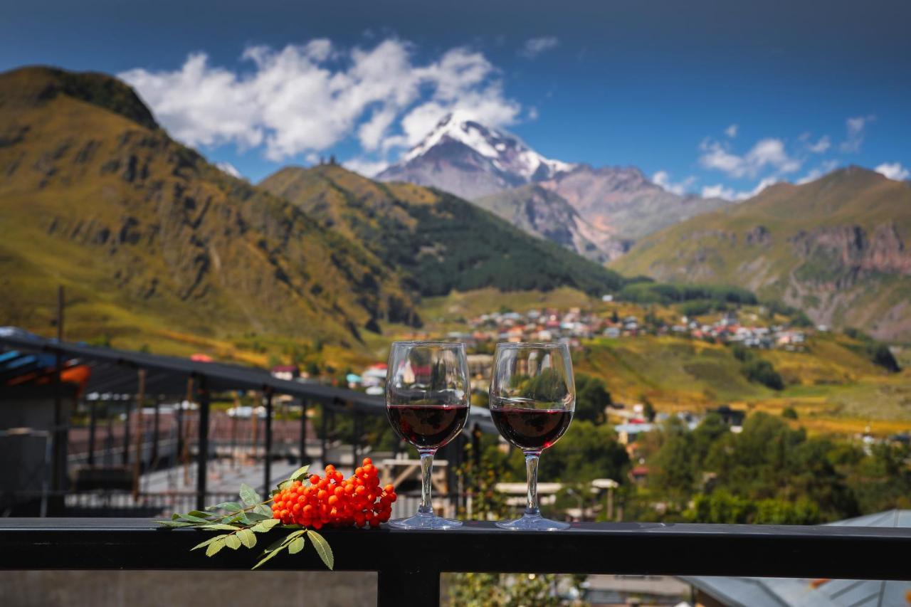 Hotel Inside Kazbegi Экстерьер фото